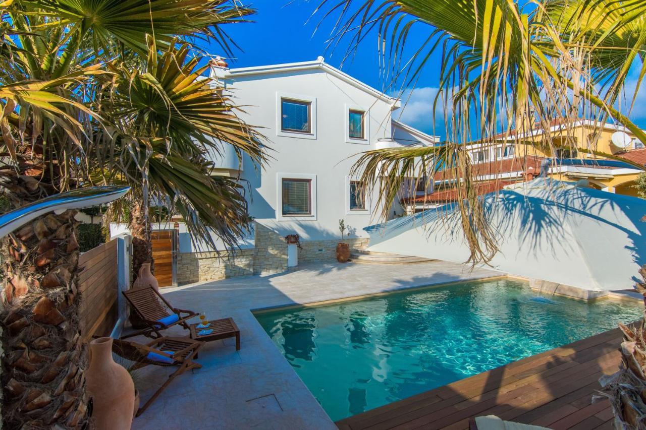 Apartments "Villa Antisin" With Heated Pool Zadar Eksteriør bilde