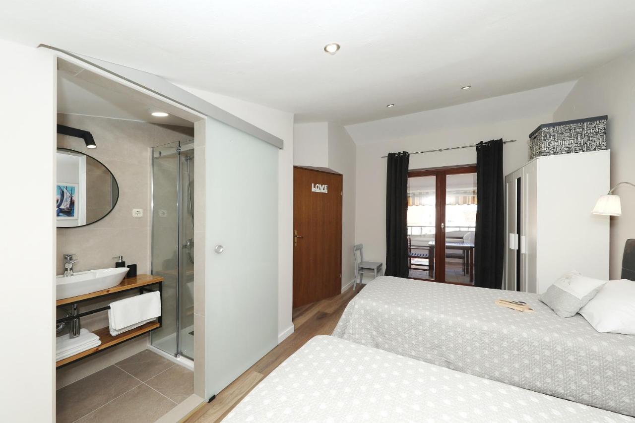 Apartments "Villa Antisin" With Heated Pool Zadar Eksteriør bilde