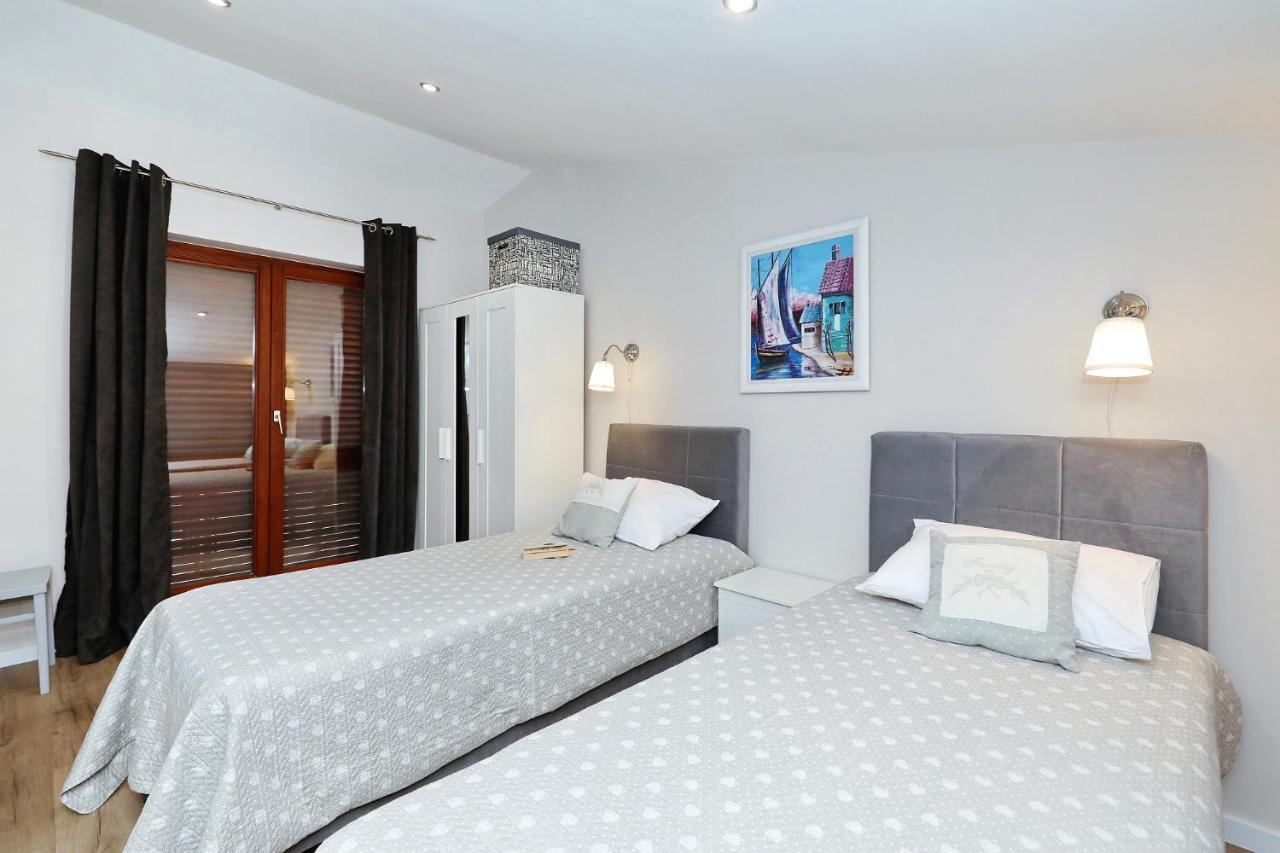 Apartments "Villa Antisin" With Heated Pool Zadar Eksteriør bilde