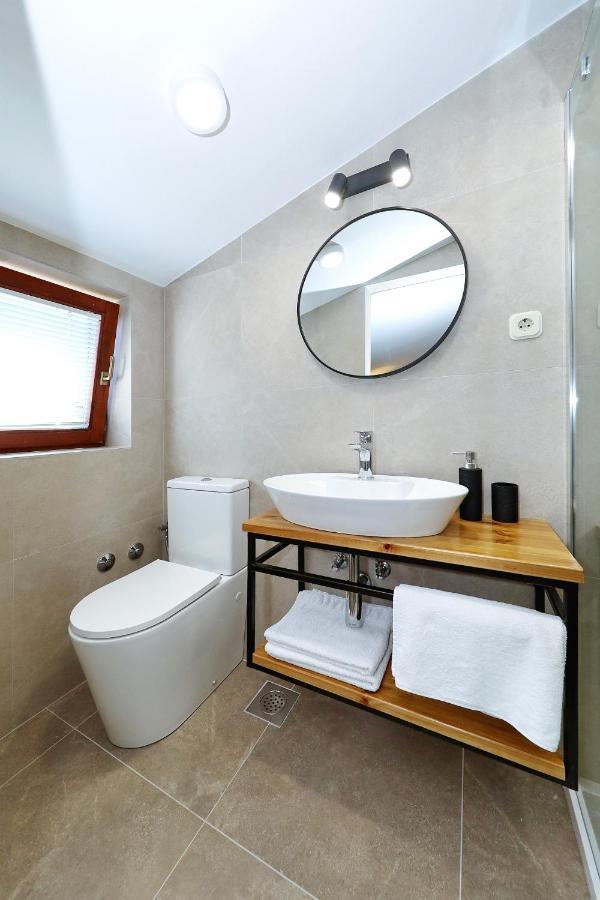 Apartments "Villa Antisin" With Heated Pool Zadar Eksteriør bilde