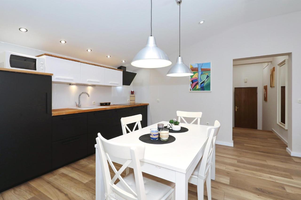 Apartments "Villa Antisin" With Heated Pool Zadar Eksteriør bilde