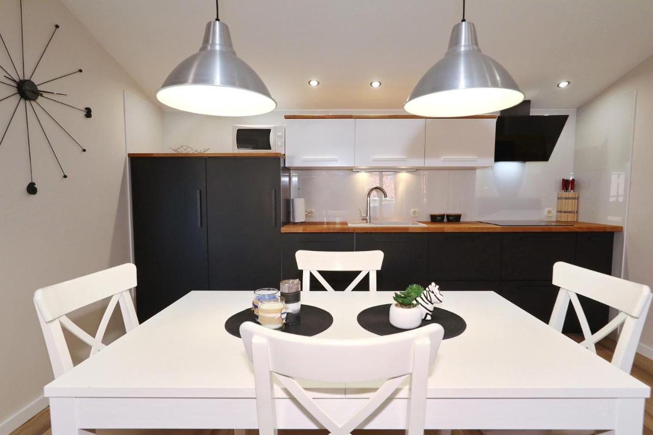 Apartments "Villa Antisin" With Heated Pool Zadar Eksteriør bilde