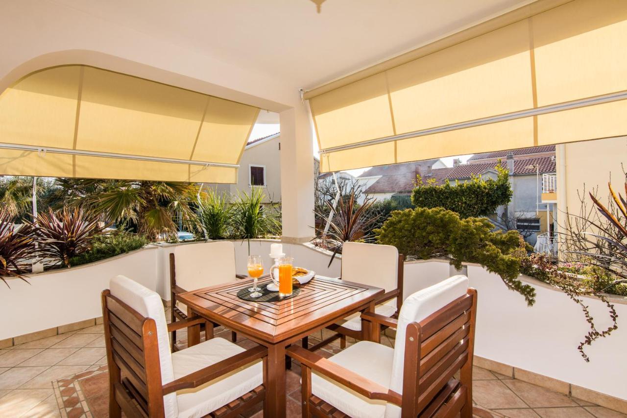 Apartments "Villa Antisin" With Heated Pool Zadar Eksteriør bilde